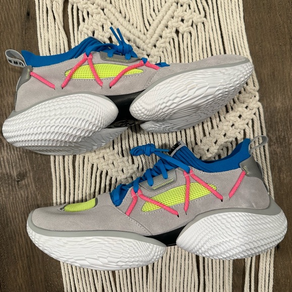 Under Armour Curry Flow Cozy Sneakers - Picture 4 of 6